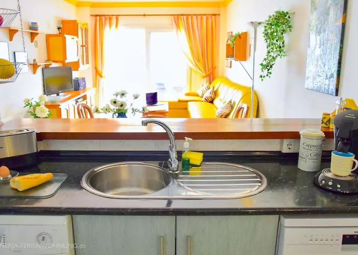 Komfortable Erste Strandreihe Playa Burriana Apartment Nerja