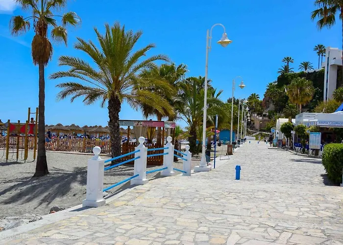 Komfortable Erste Strandreihe Playa Burriana * Nerja