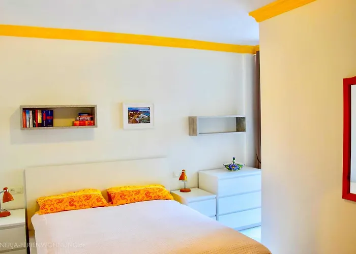 Komfortable Erste Strandreihe Playa Burriana Nerja